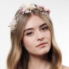 Wedding hair flowers: Big day floral hair accessories