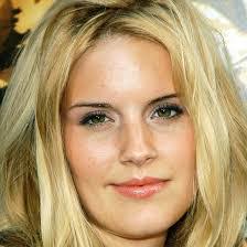 Karen Charlie's Instagram, Twitter & Facebook