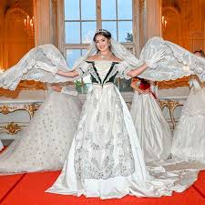 Maybe you would like to learn more about one of these? Sissinek Oltoztek A Miss Hungary 2020 Versenyzoi A Godolloi Kiralyi Kastelyban Friss Fotok Budapestkornyeke Hu