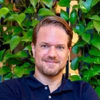 Robin Lezcano's Instagram, Twitter & Facebook