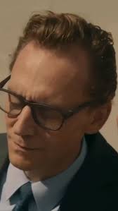 AGE GAP & PRIDE ❤️ La actriz y modelo angloamericana Sienna Miller de 41  años de edad esta ahora esperando un hijo de su pareja el actor Oli Green  de 27. Misma