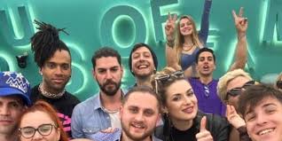 Τίτλοι τέλους για τη μουσική ακαδημία που ολοκλήρωσε τον κύκλο της με τον μεγάλο τελικό χθες το βράδυ (28/5) και την ανάδειξη του νικητή, τον στέφανο πιτσίνιαγκα. House Of Fame Stefanos Konh Mhnas Kai Elena Alla3an Look Meaculpa Gr