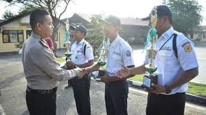 Cuaca di pasuruan untuk hari ini, besok dan minggu. Kapolres Pidie Berikan Penghargaan Tiga Satpam Jurnal Security