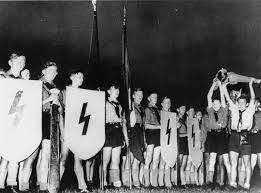 Hans, antiguo miembro de las juventudes hitlerianas, había sido soldado en el frente este, en donde fue testigo del maltrato a los judíos y se enteró de las deportaciones. El Adoctrinamiento De La Juventud Enciclopedia Del Holocausto