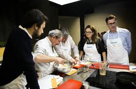 Aprende de la mano de los maestros. Un Masterchef Sin Camaras Para Aprendices De Cocina En Zaragoza