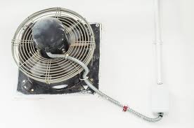 Exhaust fan dari maspion berfungsi untuk mengatur sirkulasi udara dengan cara menghisap udara kotor di dalam ruangan, membuangnya ke luar dan membawa udara segar masuk. Pahami 5 Jenis Exhaust Fan Untuk Tiap Ruangan Lengkap Dengan Harganya