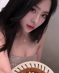 Fiona Ding (@supermedxy) • Instagram photos and videos