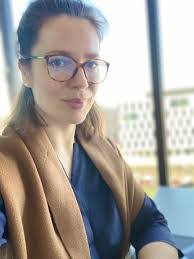 Alexandra Thiel's Instagram, Twitter & Facebook