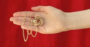 How To Clean Gold Jewelry That S Turning Black Clean Gold Jewelry Silver Jewellery Sets Cleaning Silver Jewelry