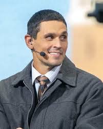 Shane Irwin's Instagram, Twitter & Facebook