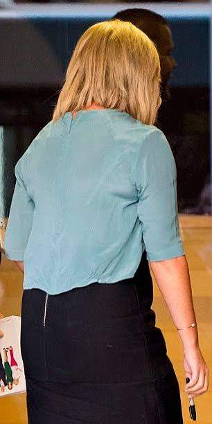 Samantha Armytage flaunts her curves in a pencil skirt and blouse | Daily Mail Online