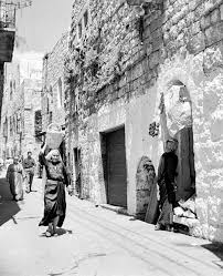 Sie enthält zwar einige gebäude aus früheren zeiten, wird aber in ihrer heutigen lage von der stadtmauer süleyman des. Israel 1948 1967 Jerusalem Die Stadt Der Stadte Bild 11 Geo