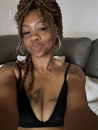 Amanda Mccusker's Instagram, Twitter & Facebook