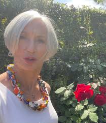 I have been caring for pets and houses for nine years. I am a retired,  active senior. Amazing References! I am looking for Sunshine Coast coastal  house sits after I finish a