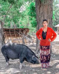 Bahkan para netizen juga cukup ramai memuji aksinya tersebut. 27 2k Likes 239 Comments Kirana Larasati Hanafiah Kiranalarasati On Instagram Hidup Damai Berdampingan Tanpa Pandang Bulu Women Kimono Top Ikat