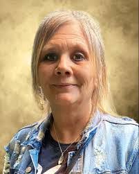 Leann Wise's Instagram, Twitter & Facebook