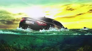 escape a car sinking in deep water