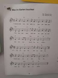 Was Im Garten Leuchtet 1 2 Kindergarten Erziehung Erzieherin Erzieher Kita Krippe Lied Musikalischeerzie Kindergarten Lieder Kinder Lied Kinderlieder