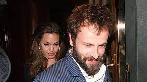 Though the rumors of the couple reuniting are all over the internet, angelina and jonny hasn't released any statements. Vid6o1ixkuem7m