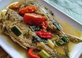 Tumis bumbu yang dihaluskan dengan sedikit minyak sampai harum. Resep Ikan Kembung Bumbu Kuning Oleh Nur Prapti Ahadiati Cookpad