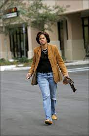 Un hombre residente de virginia (ee.uu.) decidió pagar la última cuota de manutención de su hija lanzando 80.000 centavos de dólar en el jardín de ella no supo quién era hasta que mi padre gritó: Jaime Y Ruth Los Tios Adolescentes De Julio Iglesias Jr