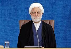 محسنی اژه‌ای: برخی افراد با بی‌توجهی سخنانی بر زبان می‌رانند که دشمن را خیالاتی می‌کند