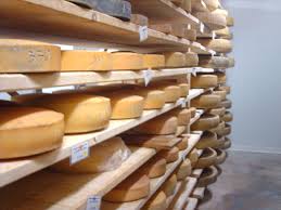 Fromagerie D Isches Http Www La Boite A Fromages Fr Credit Photo Ot Bourbonne Les Bains Food Cheese Bread