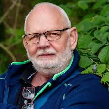 Allan Holst's Instagram, Twitter & Facebook