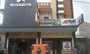 Blitar square sendiri merupakan mall yang memiliki 3 lantai dengan fasilitas lengkap. 7 Mall Di Blitar Terbesar Daerah Kota Baru Alamat Yang Ada Bioskopnya Dan Restoran Jejakpiknik Com