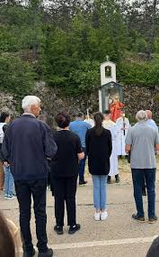 Sv. misom i procesijom u Izbičnu svečano obilježen blagdan Tijelova - Župa Izbično
