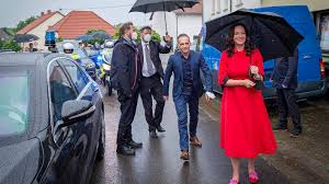In politischen kreisen wird über eine hochzeit von heiko maas & natalia wörner spekuliert. Heiko Maas Natalia Worner Seine Frau Stiehlt Ihm Die Show Intouch