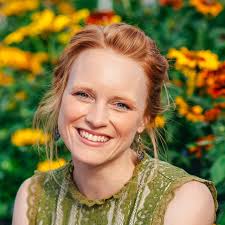 Lindsay Squires's Instagram, Twitter & Facebook