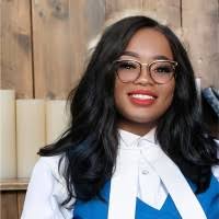 700+ perfiles de «Akech»