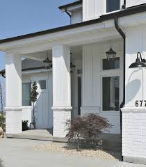 White Thick Modern Farmhouse Porch Columns With Painted White Brick Base Black Metal Roof Gutter Farmhouse Exterior Modern Farmhouse Exterior House Exterior