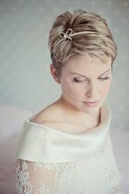 The volume of the hair will add to the fullness and make up for the lack of length. 10 Brides With Short Hair Show Off Their Chic Style Mywedding