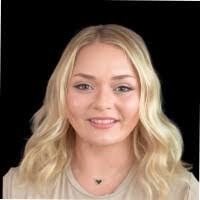 Karen Rist's Instagram, Twitter & Facebook