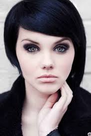This short hairstyle for an oval shaped face is very versatile. 25 Best Short Haircuts For Oval Faces