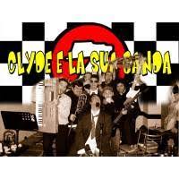 Alla fine degli anni venti iniziò la sua attività criminale: Clyde E La Sua Banda Villaggio Musicale