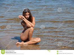 Schöne Junge Nackte Frau Durch Das Meer Stockbild - Bild von sinnlich, frau:  47745971