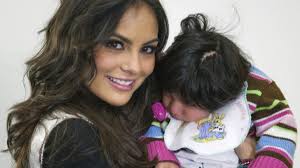 Jimena Navarrete se solidariza con niñas huérfanas