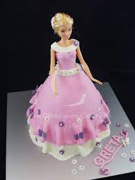 Barbie doll and her cake decorating playset are ready to help kids have their 'cake' and decorate it, too! Pin Auf Tortenkreationen