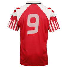 Se alle stilarter og farver på den officielle adidas online shop. Kob Hummel 92 Euro Cup Jersey Herre Til Herre I Rod Til 300 Kr Sportmaster