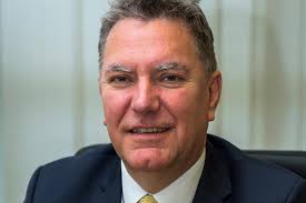 Van Elle chief executive Jon Fenton to step down