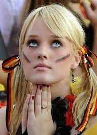 Pin By Doudou On Sport Hot Football Fans Soccer Girl Beauty