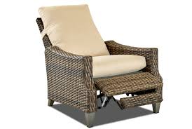 I've seen a few chairs and ottomans, but this was the first time i've seen the power recliner. Belmeade W5622 Outdoor Recliner W Power Sofas And Sectionals