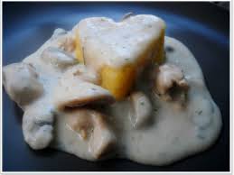 Pui, ciuperci si smantana… ce poate fi mai delicios? Reteta Ciulama De Pui Cu Ciuperci