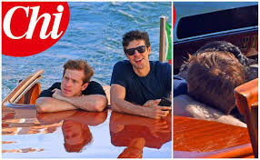 Il ballerino si prepara a un finale 2017 con tantissimi impegni che lo riportano anche in italia. Roberto Bolle Weekend D Amore A Venezia Insieme A Daniel Lee Gay It