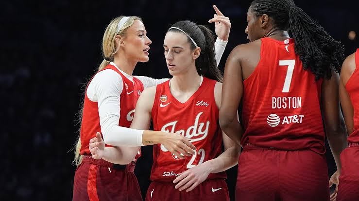 Indiana Fever continue to thrive on the court despite constant barrage of  off-court distractions | WOWK 13 News