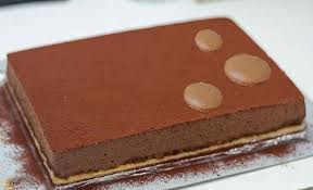 La Recette Pour Faire Un Gateau Royal Trianon Avec Thermomix Un Delicieux Gateau Au Chocolat Avec Une Base Craquante De Gateau Royal Gateau Delicieux Gateaux