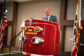 Mayor Jerry Dyer បានបញ្ចូលរូបថតថ្មីមួយ ។